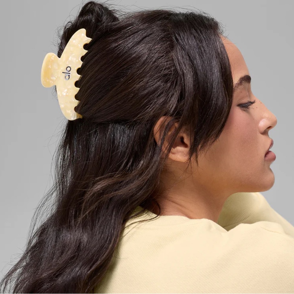90’s Claw Clip - Candlelight Yellow